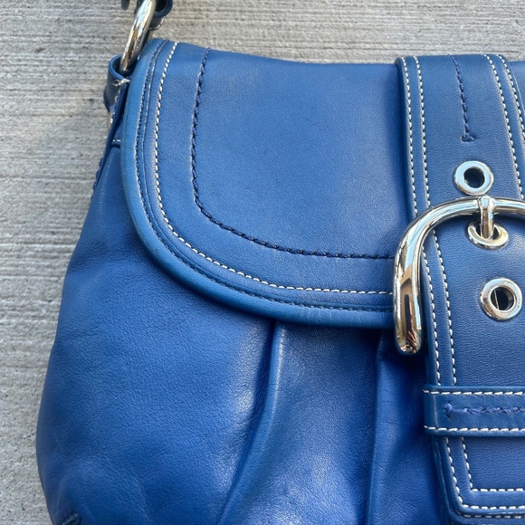 Vintage Soho Coach Shoulder Bag Blue Leather with Silver Buckle - Picture 4 of 14